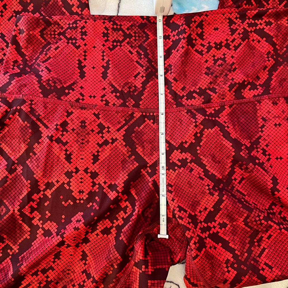 lululemon athletica Red Snake-Print Leggings - Picture 3 of 9